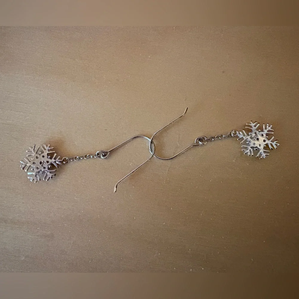 Elegant Silver Snowflake Earrings - Picture 2 of 2
